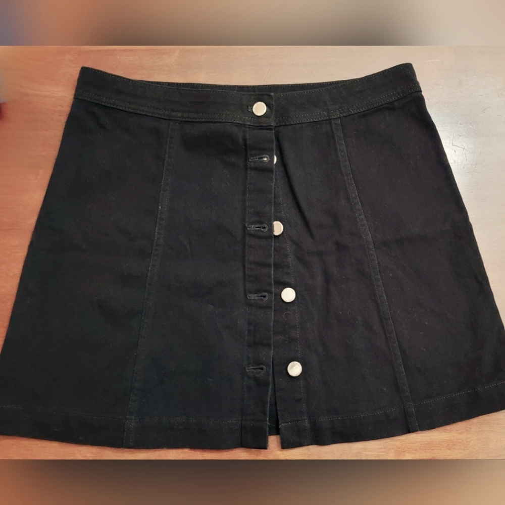 H&M Black Button Up Skirt. Size 10.
